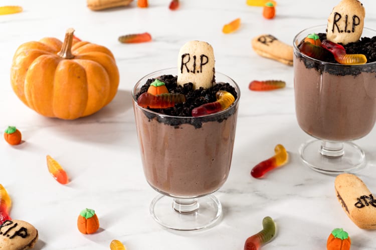 dirt cups are a festive cute halloween dessert