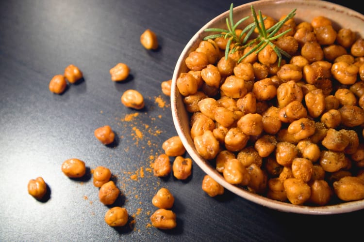 A bowl of roasted chickpeas.