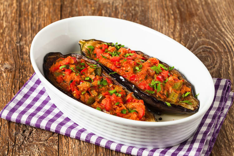 İmam bayıldı — a Turkish food of grilled, stuffed aubergine