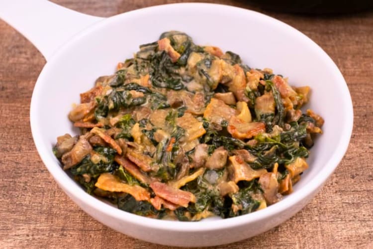 A salad can be a good keto snack.