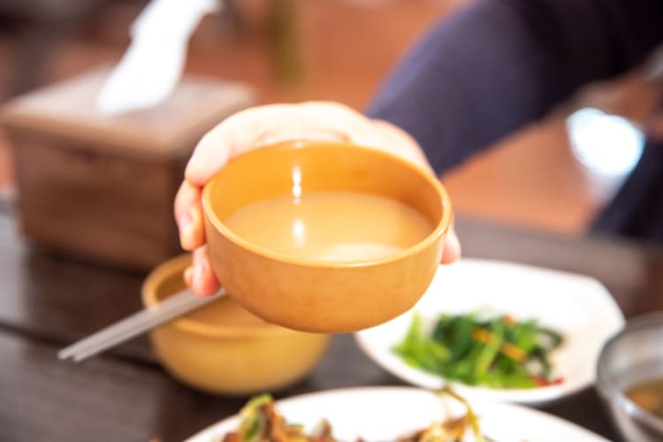 Makgeolli, a traditional rice wine, offers a slightly sweet and tangy contrast. 
