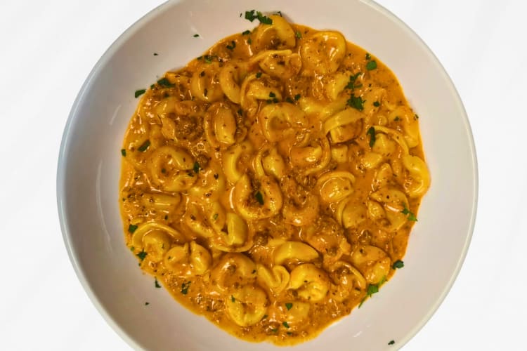 Cheese tortellini with Bolognese sauce