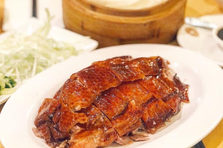 Roast duck with pancakes.