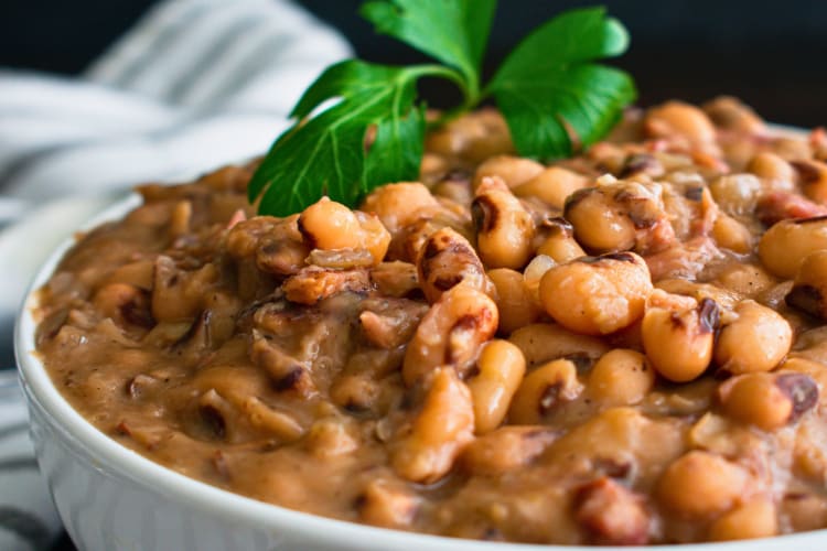 Southern-style black-eyed peas are a low-sodium dinner idea.