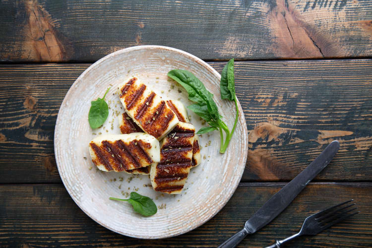 Five pieces of halloumi on a plate