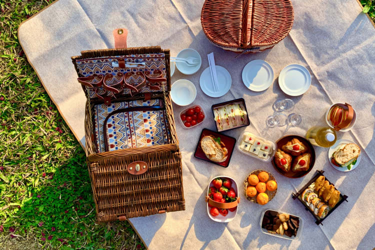 picnic baskets and food