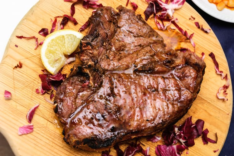 Florentine steak served with a slice of lemon