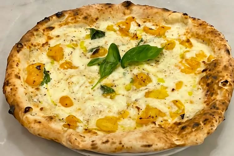 Try the Provola e Pepe pizza at this restaurant in Naples