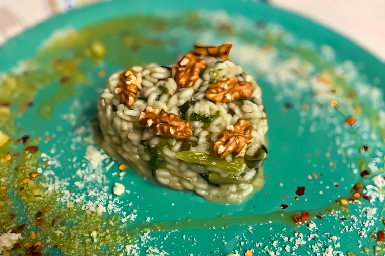 Risotto with cream of scallops, capers and walnuts