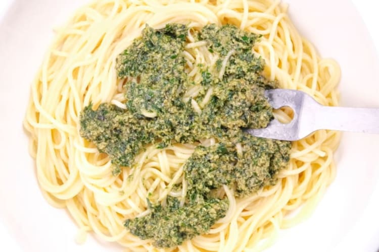 A creamy pesto pasta.