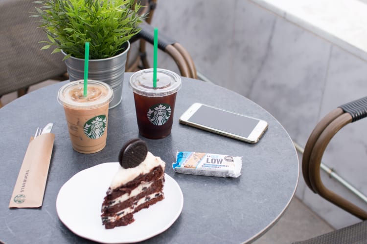 starbucks free drinks and cake