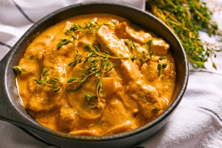 Korv stroganoff uses a tomato-based sauce