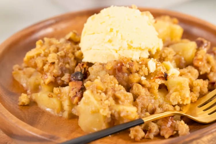 Vegan apple crisp is a sweet vegan passover recipe.