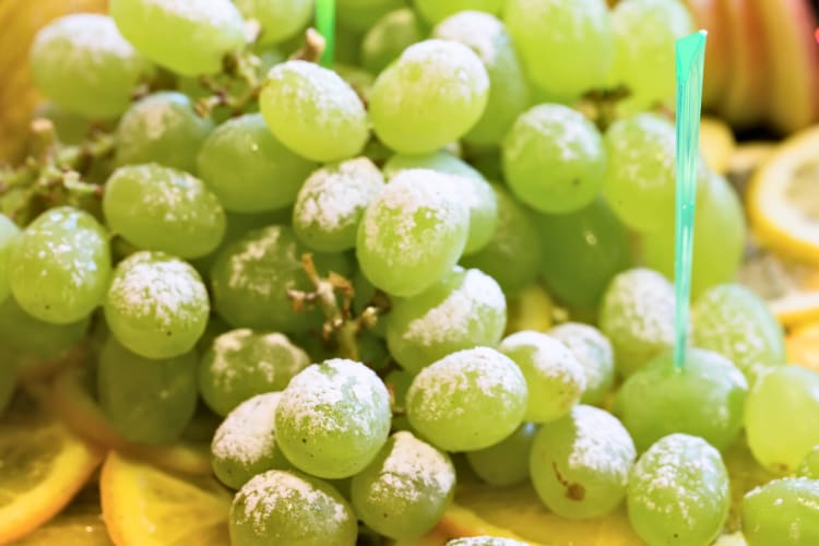 Grapes and gelatin powder is a sour weird food combo