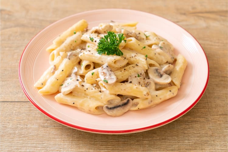 Penne pasta carbonara cream sauce