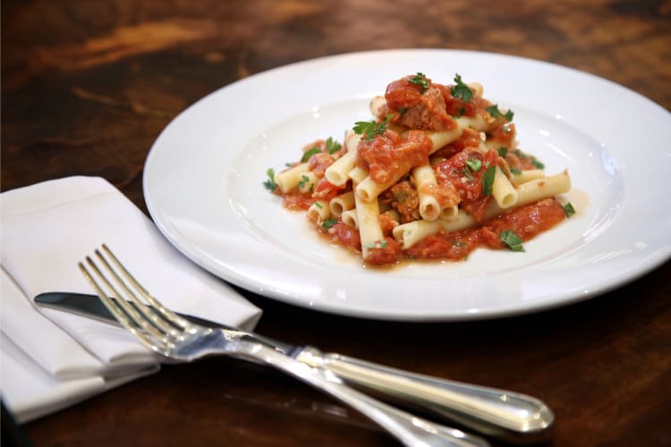  Ziti al sugo con tonno