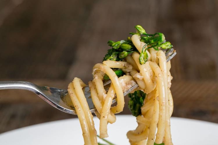 Fast and Easy Lemon Garlic Pasta - Pinch and Swirl