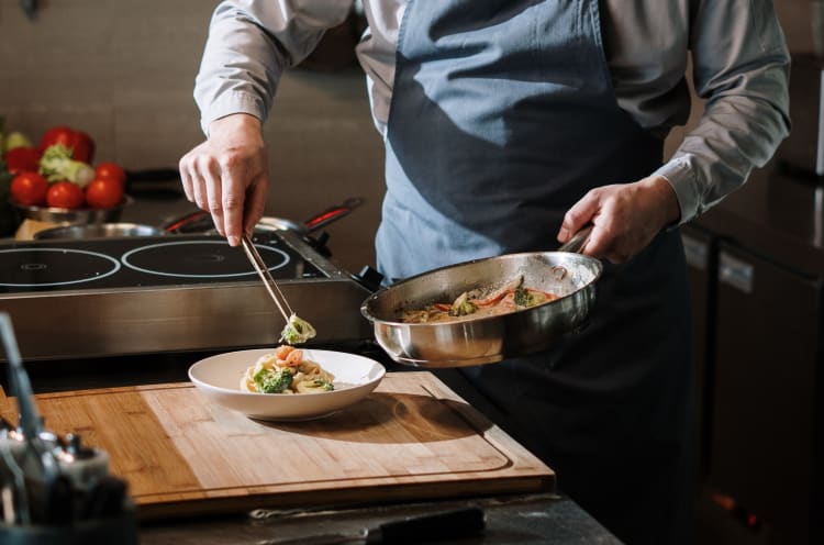 Detailed Buying Guide to Oven Safe Skillets in 2022 – Dalstrong