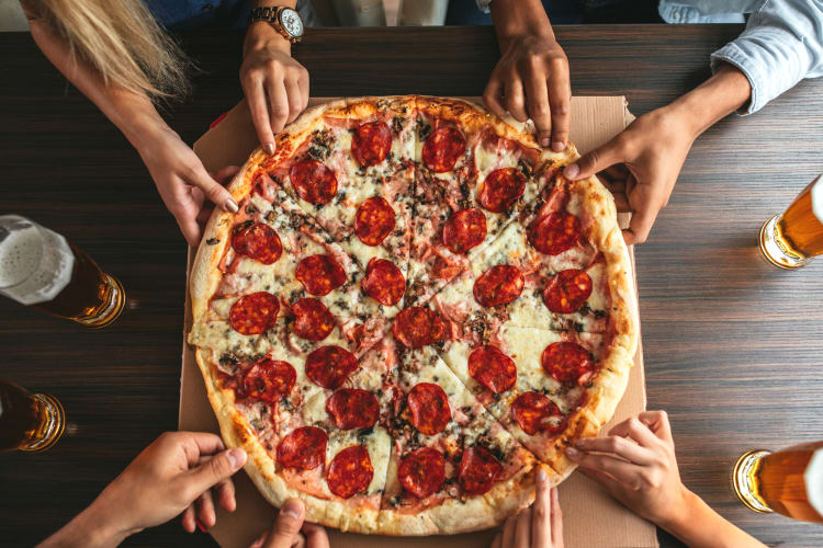 Build-Your-Own Pizza: Latest Hot Trend in Casual Dining