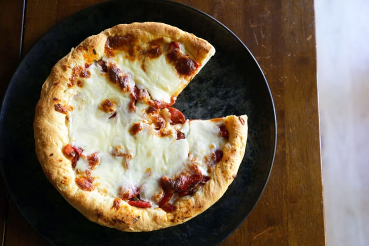 Chicago Pizza Tours The Top 3 in 2022 Cozymeal