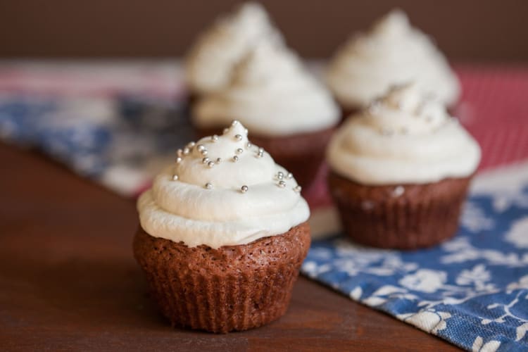 Does cream cheese frosting need to be refrigerated?