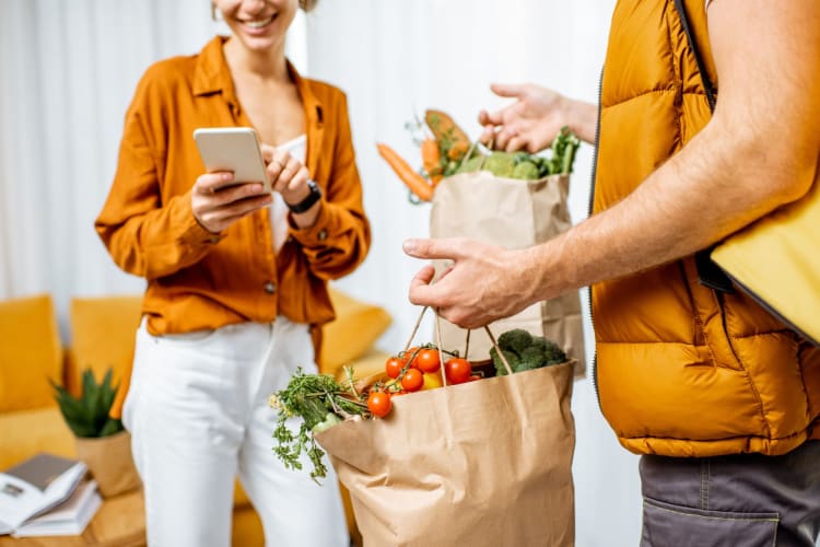 Fresh Grocery Delivery: The Pros & Cons