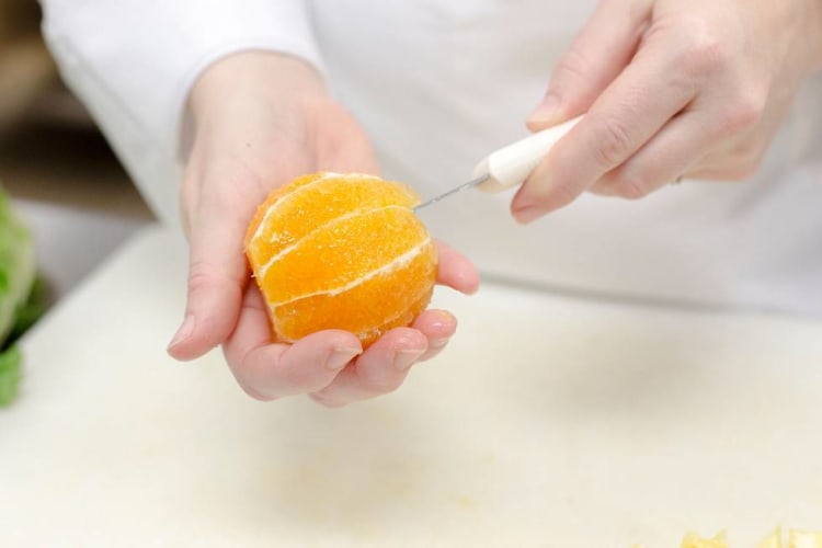 how to cut an orange