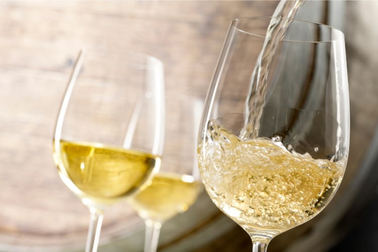 Pinot Grigio vs. Sauvignon Blanc What's the Difference? Cozymeal