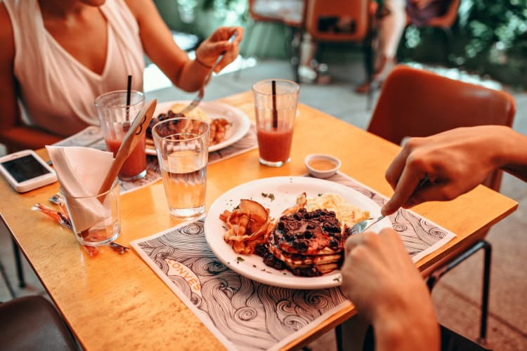 couple dining a restaurant in Houston