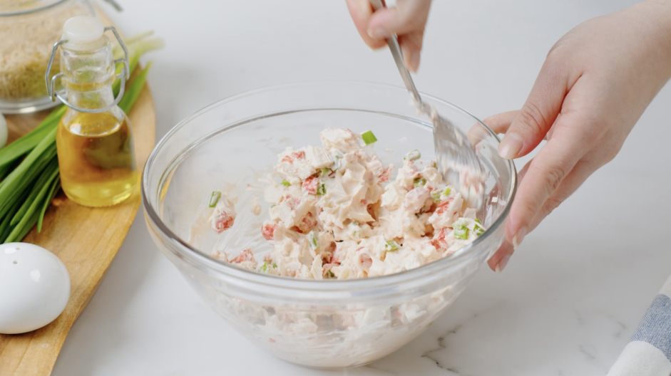 Sushi Bake Recipe: Mix together the cream cheese, mayonnaise and Sriracha until smooth.