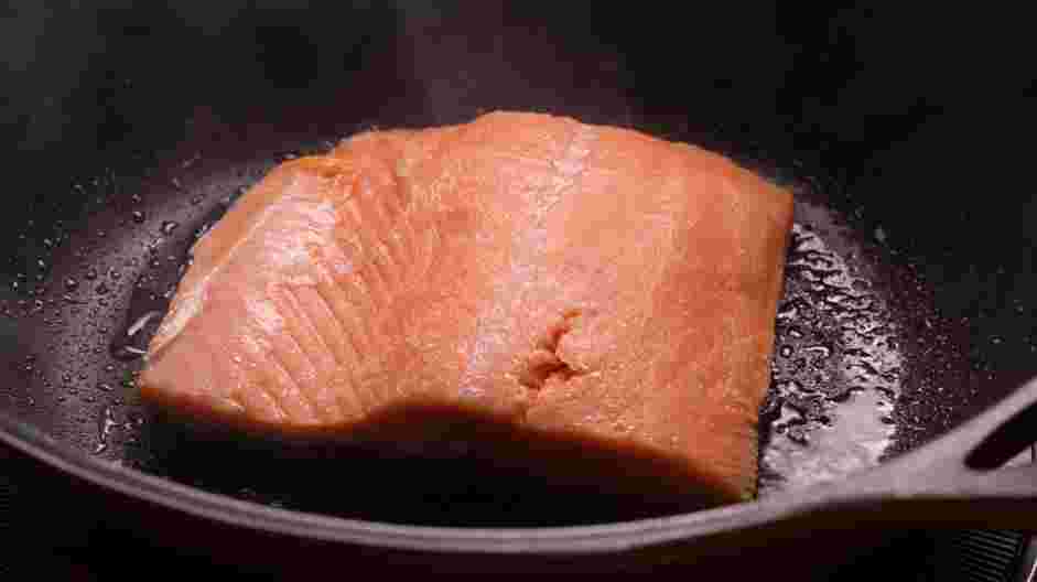 Salmon Skin Roll Recipe: Next, prepare the salmon.