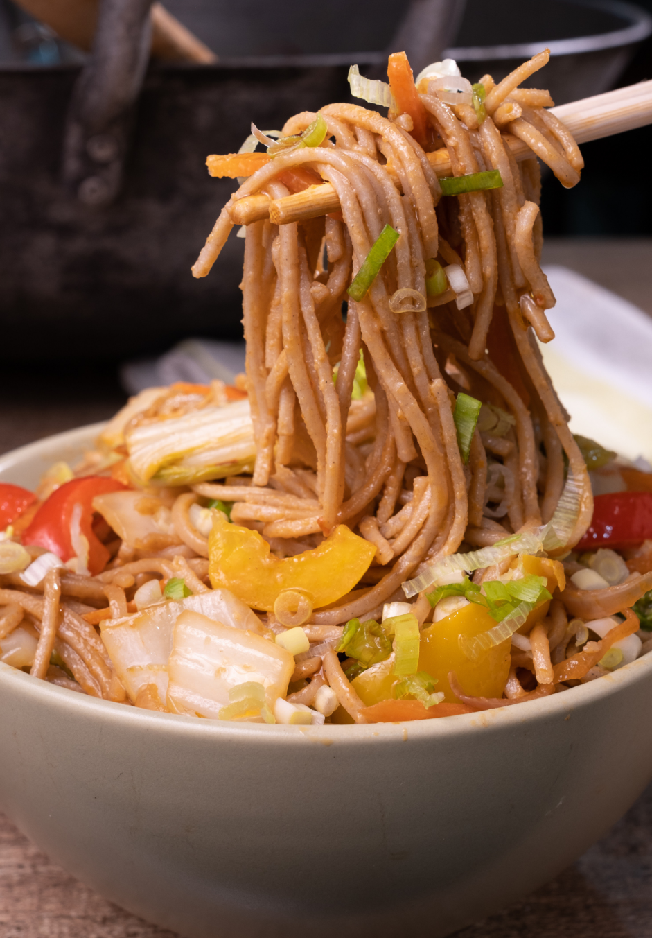 Hakka Noodles Recipe: Serve Hakka noodles topped with chopped green onion.