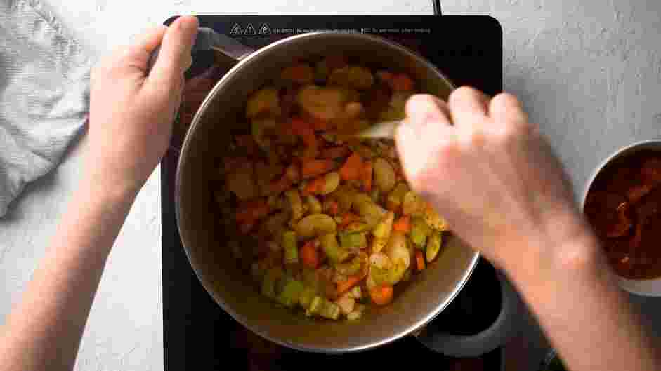 Maryland Crab Soup Recipe: Pour 2 tablespoons of olive oil into the bottom of a 12-quart soup pot.