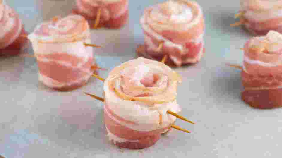 Bacon Roses Recipe: Preheat the oven to 400℉.