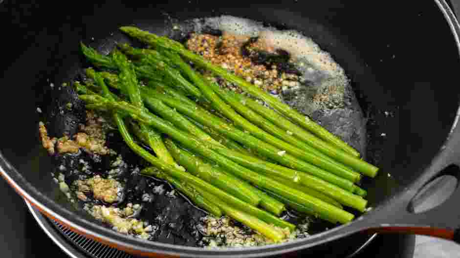 Keto Salmon Recipe: Add the asparagus to the pan and cook for 1 minute, until lightly browned.