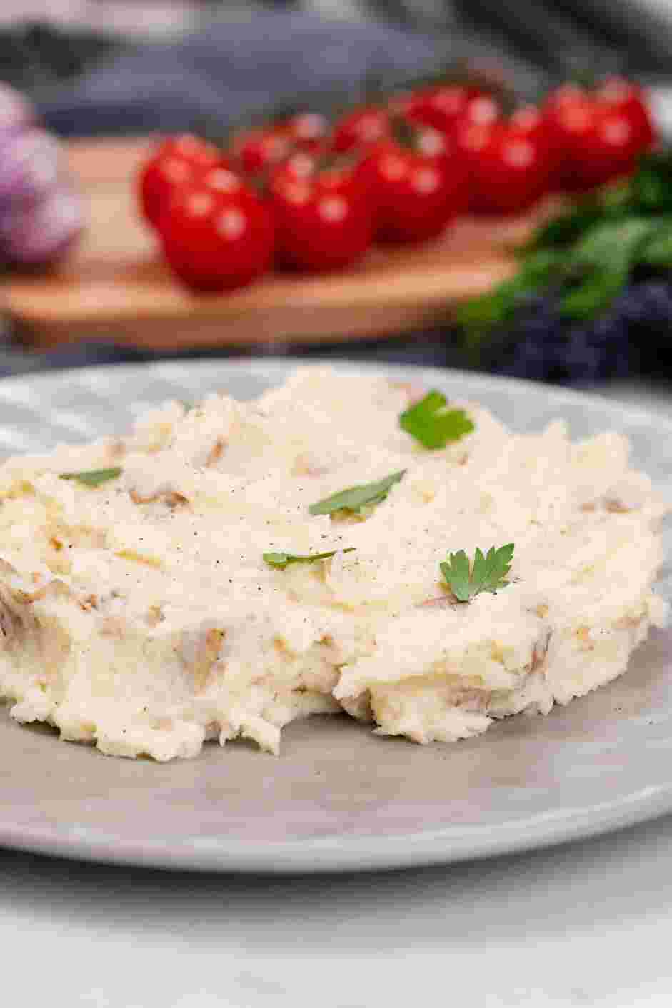 Red Skin Mashed Potatoes Recipe: Top the mashed potatoes with freshly chopped parsley and serve hot.