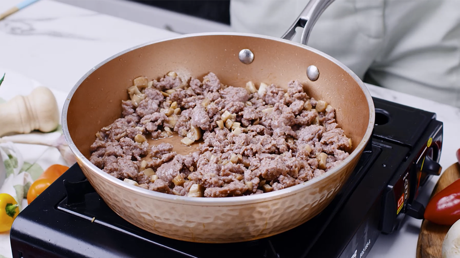 Keto Stuffed Mushrooms Recipe: In a large skillet over medium heat, add the olive oil, mushroom stems and Italian sausage.