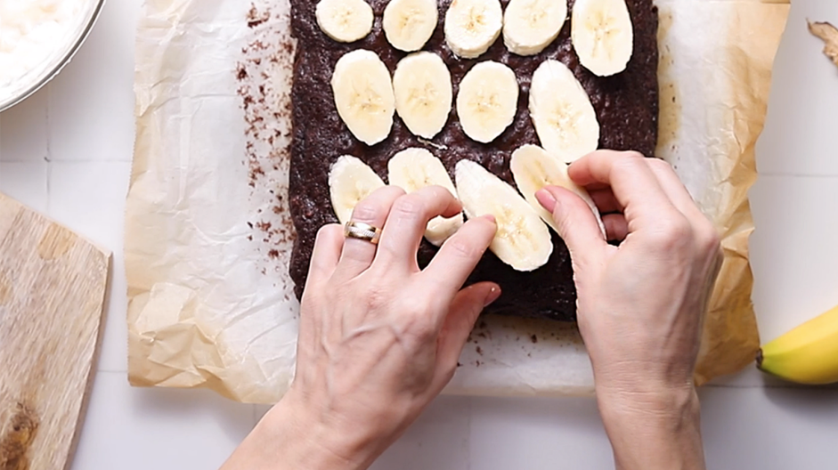 Banana Pudding Brownies Recipe: 
Assemble the brownie.