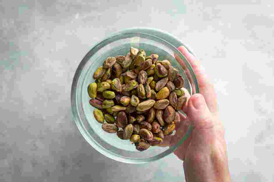 Pistachio Latte Recipe: Make the pistachio milk.