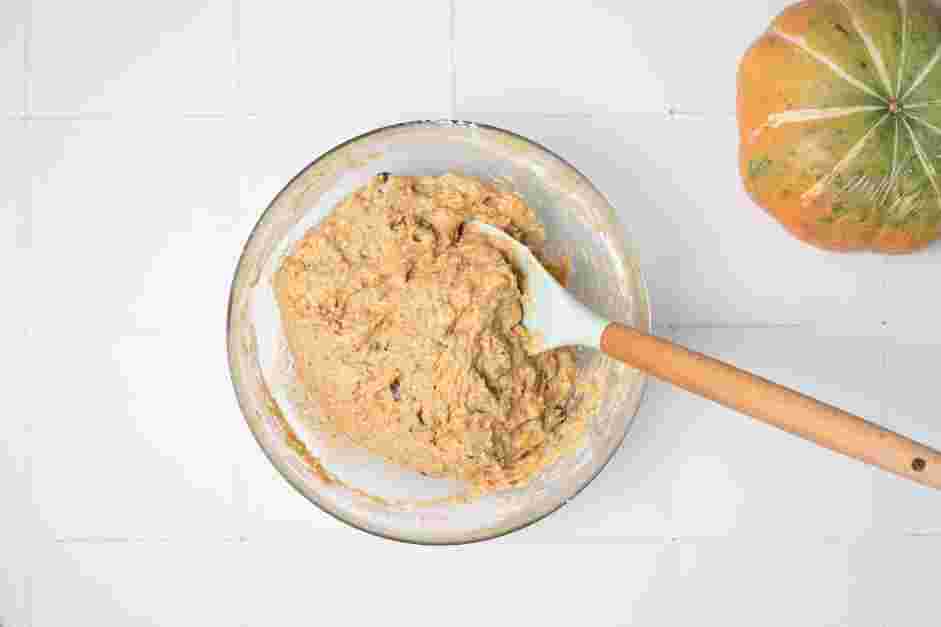 Vegan Pumpkin Bread Recipe: Using a rubber spatula, fold in the flour mixture and mix until just combined.