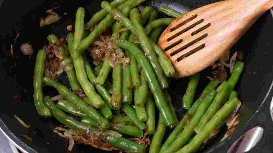 Green Bean Almondine Recipe: Add the reserved green beans to the skillet and saute until warmed through, about 3 minutes.