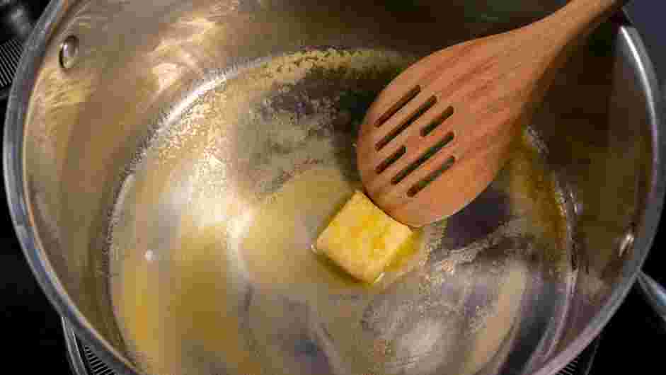 Besciamella Recipe: Make the roux.