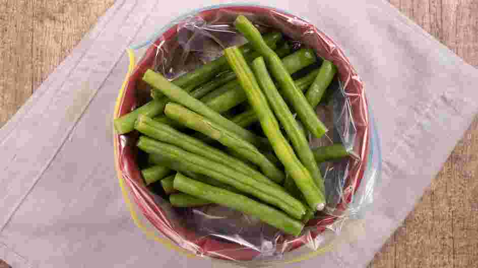 Green Bean Fries Recipe: Add the steamed green beans to the bag and shake to coat the beans in the flour mixture.