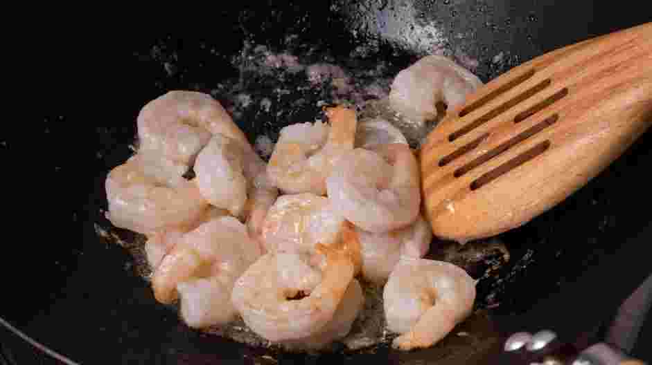 Shrimp and Broccoli Recipe: Once the oil is hot, cook the shrimp for 1-2 minutes on each side.