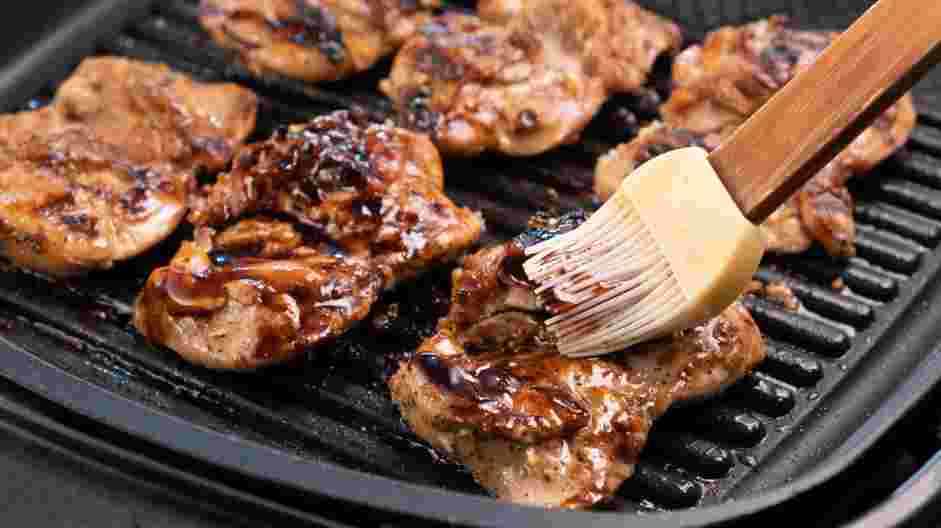 Chicken Bulgogi Recipe: Brush the glaze onto the chicken.