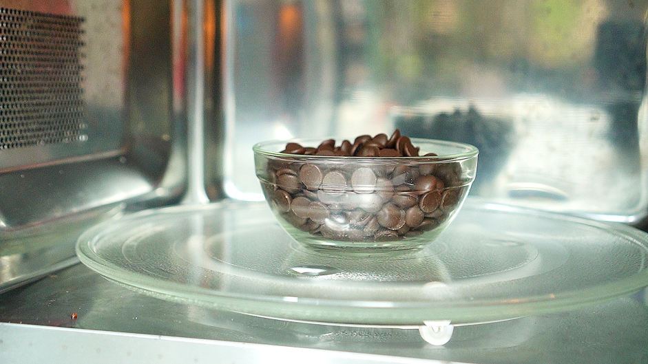 Hot Chocolate Spoons Recipe:
Line a baking sheet with parchment paper or a silicone baking mat.