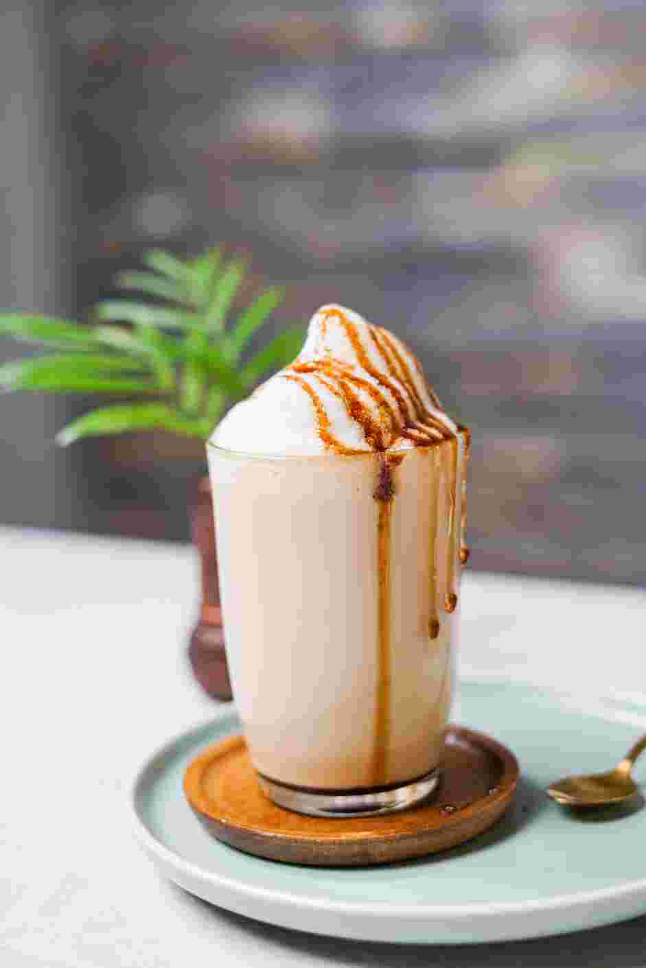 Caramel Latte Recipe: Serve warm.