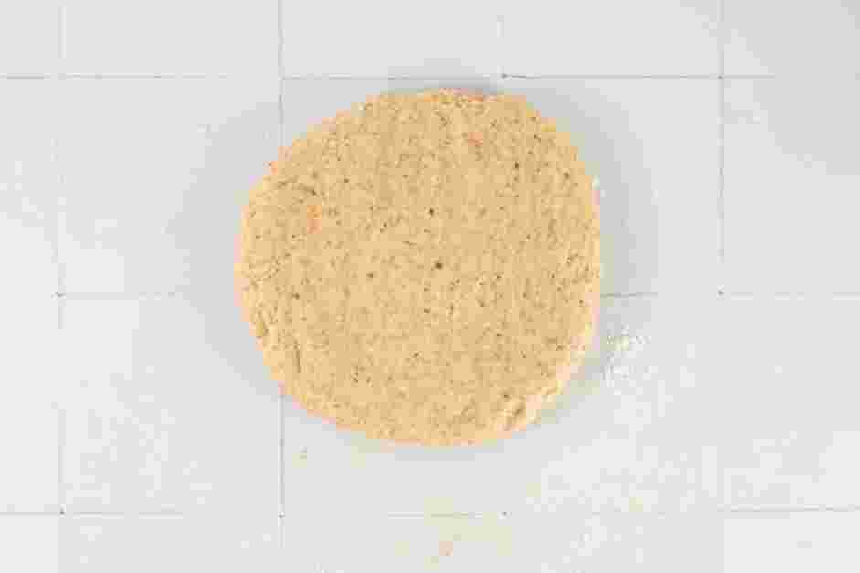 Apple Crumble Pie Recipe:
Transfer the dough to a floured work surface.