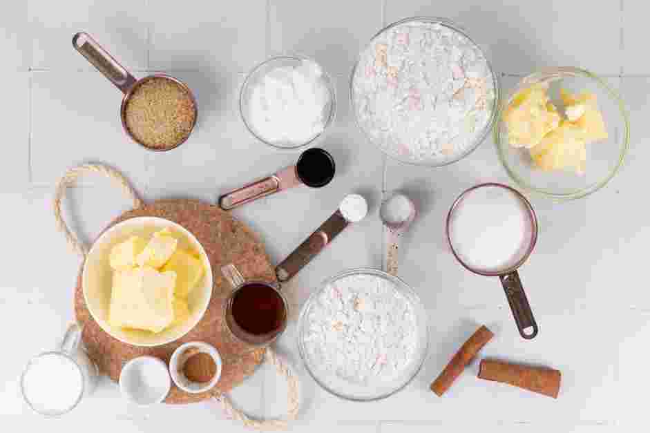Cinnamon Coffee Cake Recipe:
Grease and line a 9 or 10-inch round cake pan that is at least two inches deep.