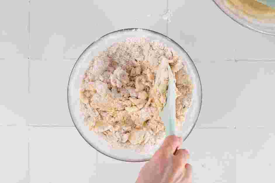 Cinnamon Coffee Cake Recipe:
Using a large spoon or a whisk, mix all the ingredients together.
